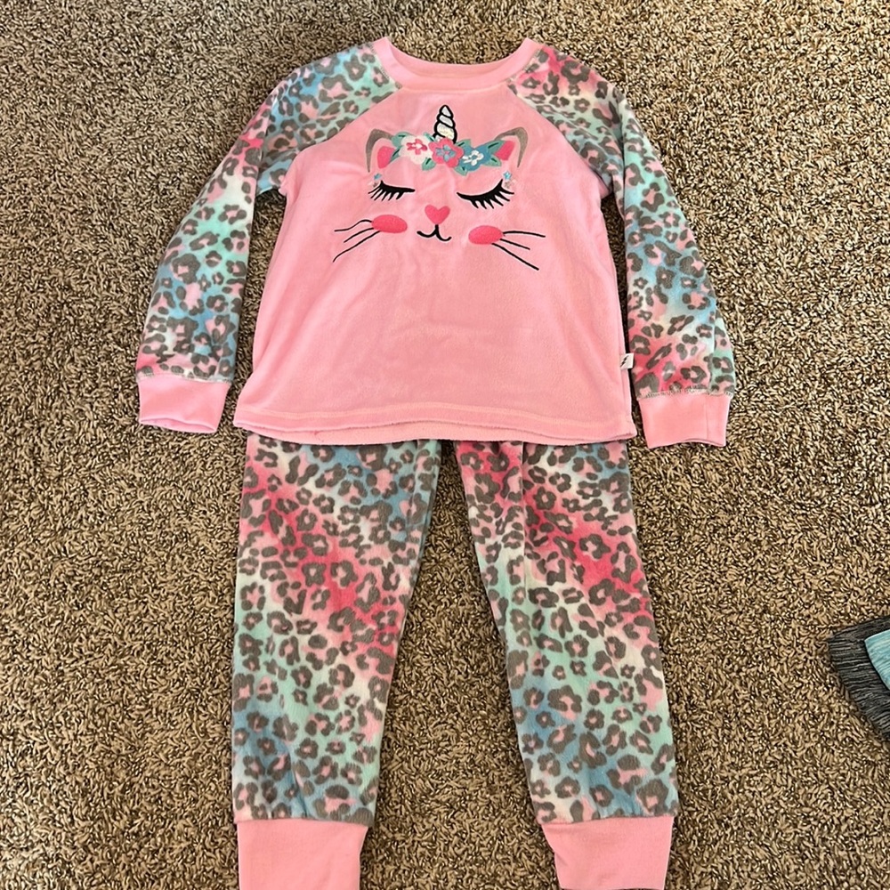 Dream life size 4, super soft unicorn outfit.